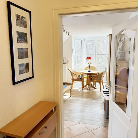 Strandmoewe Mit Balkon * Baabe