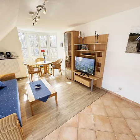 Strandmoewe Mit Balkon * Baabe