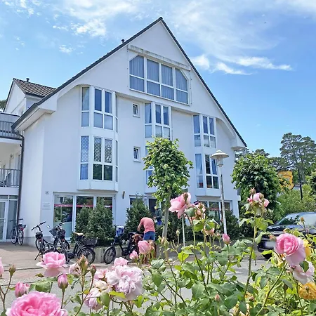 Strandmoewe Mit Balkon Baabe
