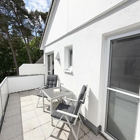 Strandmoewe Mit Balkon Baabe